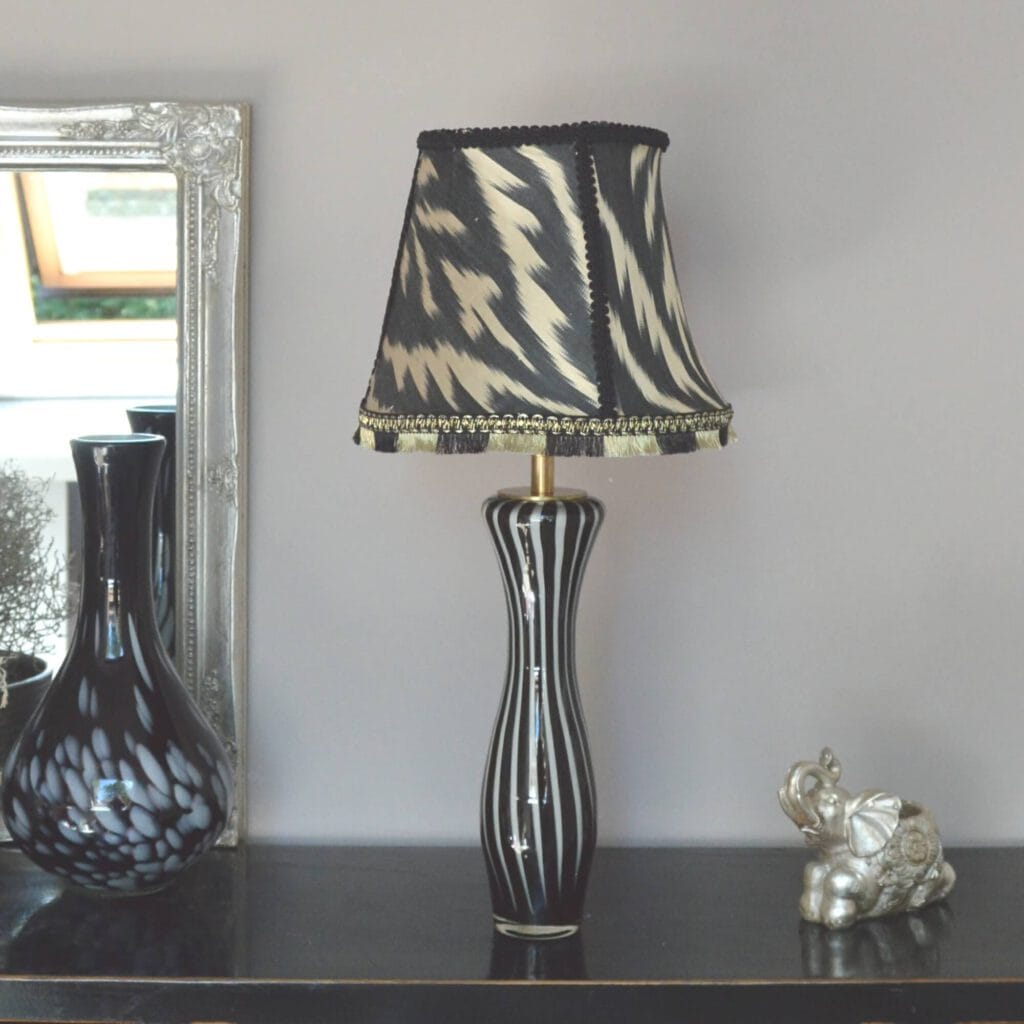 tafellamp zwart wit Ikat