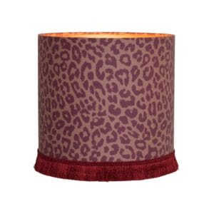 productfoto van een rode lampenkap met panterprint en franjes