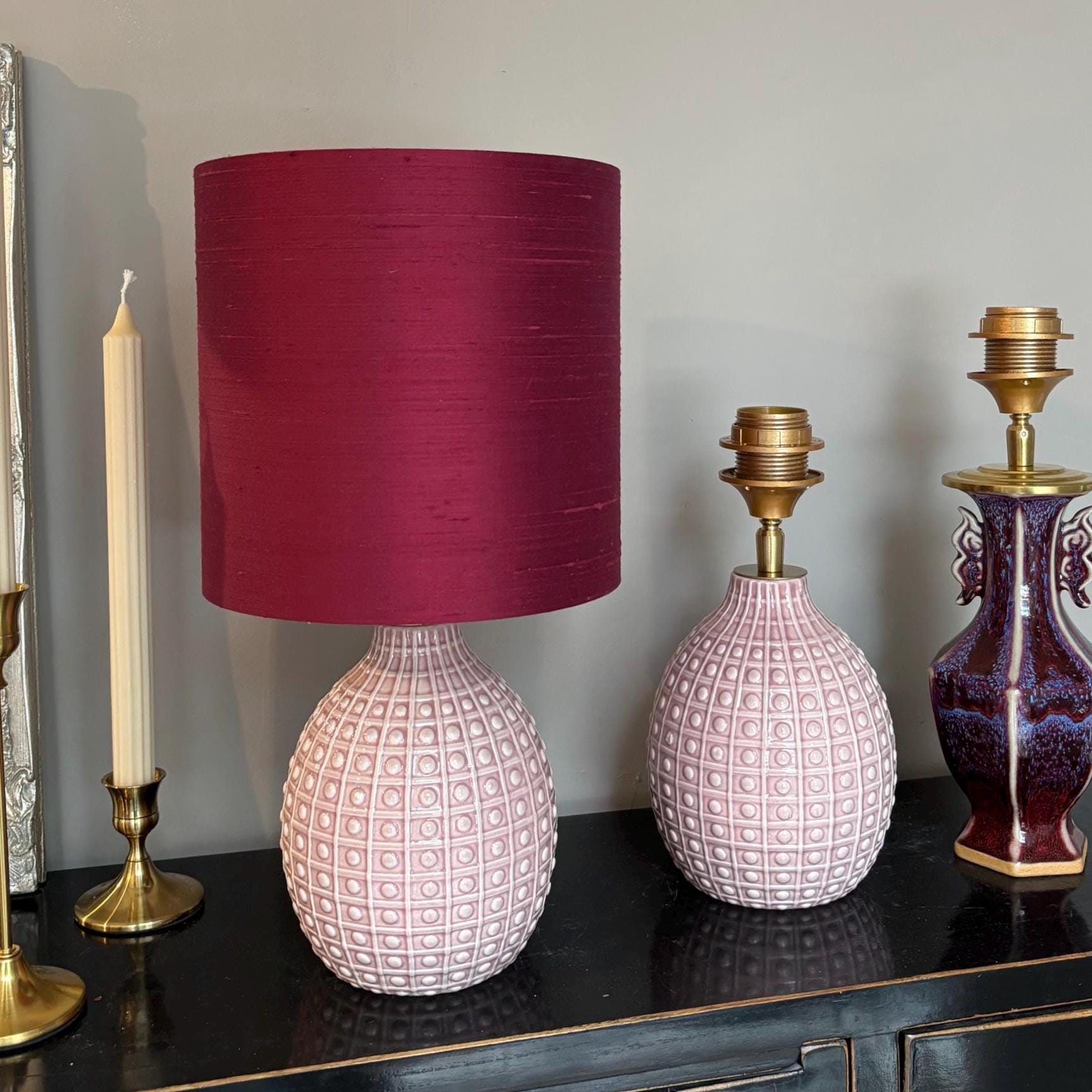 Lampenvoet roze keramiek met messing, slaapkamer, hal of woonkamer lamp voor modern, eclectisch of verfijnd interieur | Lauren S Verlichting