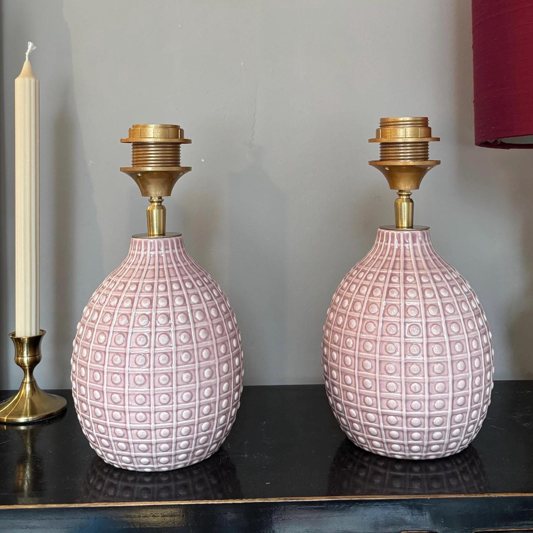 Lampenvoet roze keramiek met messing, slaapkamer, hal of woonkamer lamp voor modern, eclectisch of verfijnd interieur | Lauren S Verlichting