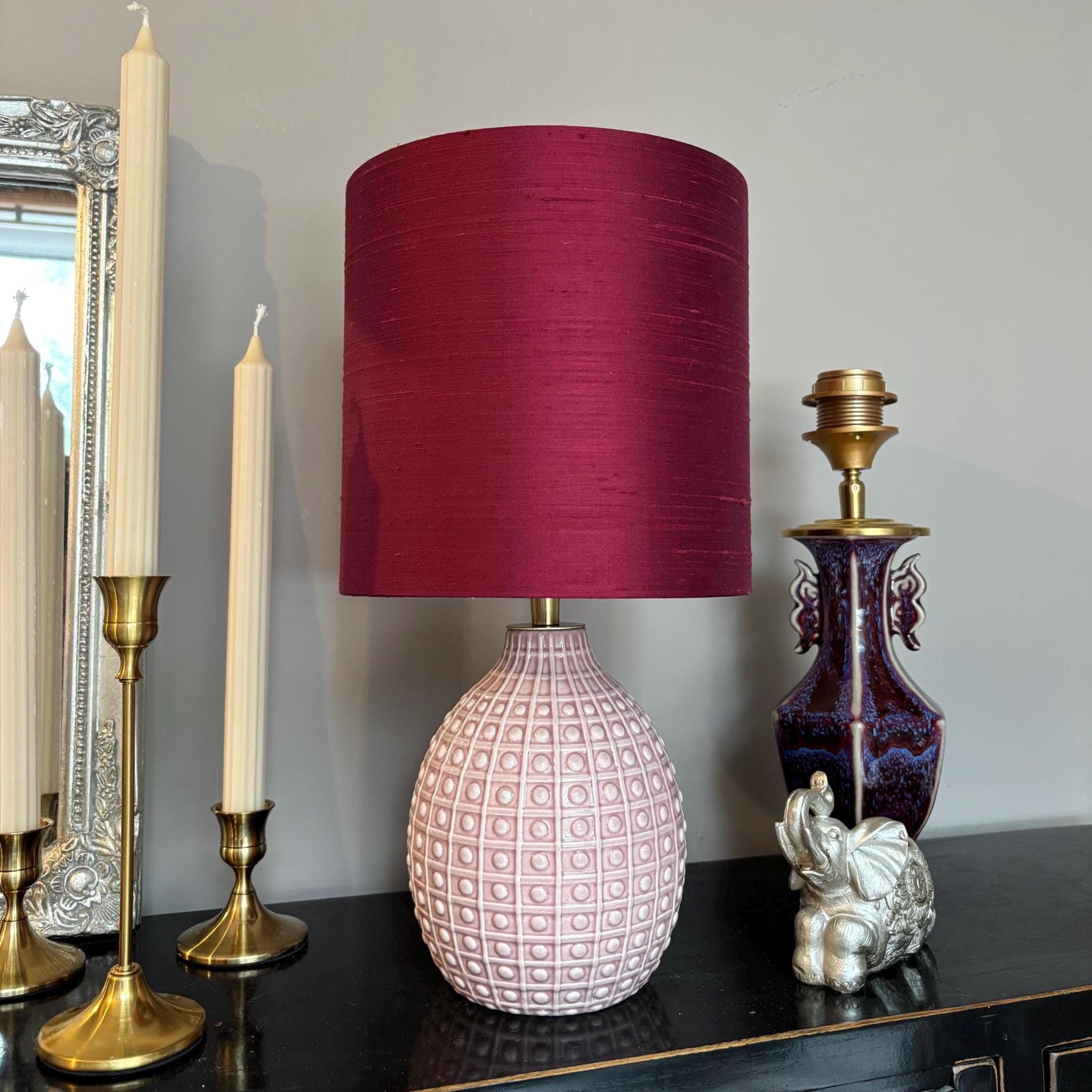 Lampenvoet roze keramiek met messing, slaapkamer, hal of woonkamer lamp voor modern, eclectisch of verfijnd interieur | Lauren S Verlichting