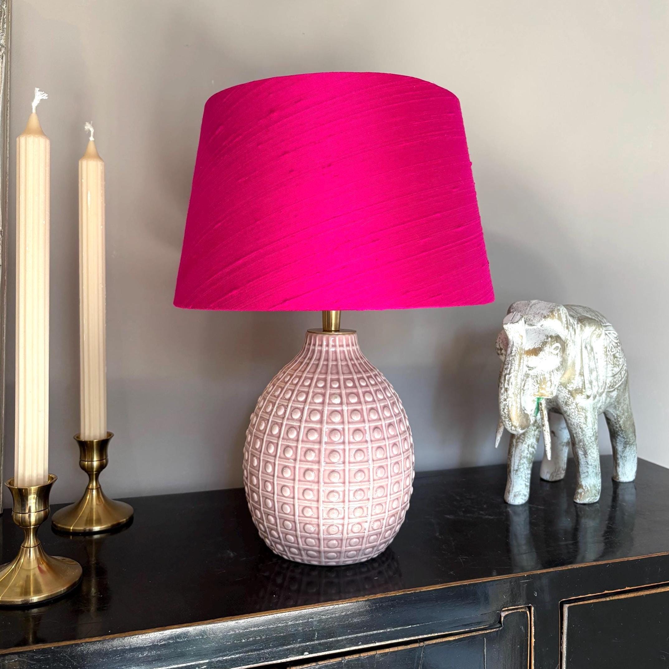 Lampenvoet roze keramiek met messing, slaapkamer, hal of woonkamer lamp voor modern, eclectisch of verfijnd interieur | Lauren S Verlichting