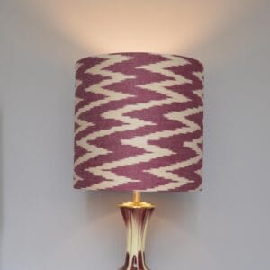 Lampenkap Burgundy Rood Beige, handgemaakt van Ikat Zig Zag stof voor luxe tafellamp of hanglamp, eclectisch design | Lauren S