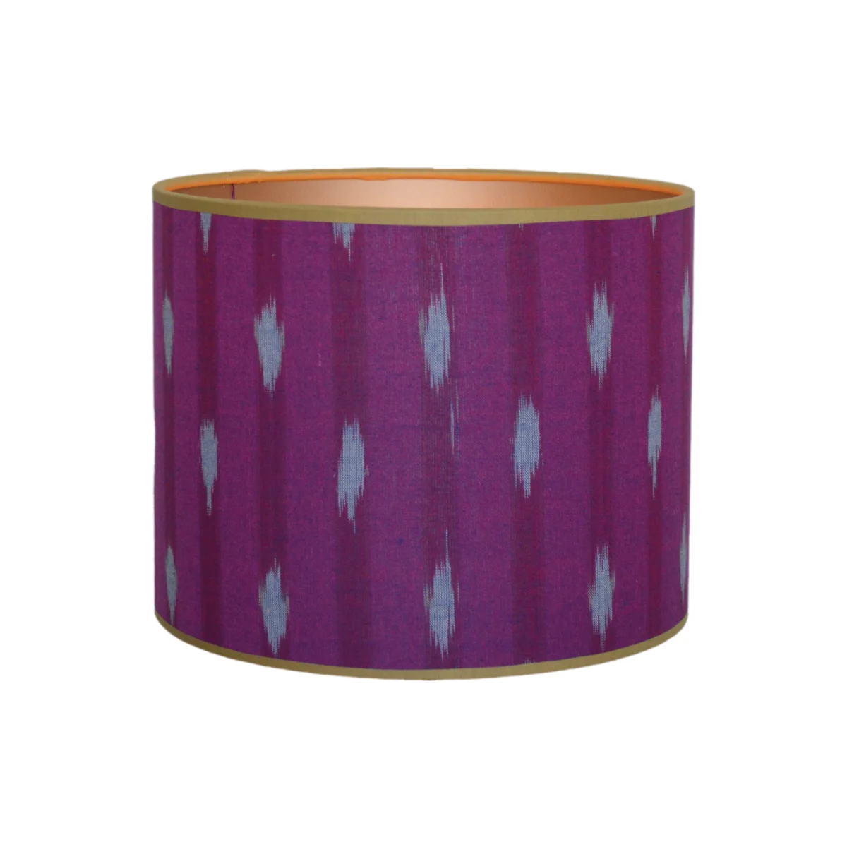 productafbeelding van een paarse lampenkap met gouden bies. de kap is gemaakt van ikat stof en heeft een gouden binnenkant