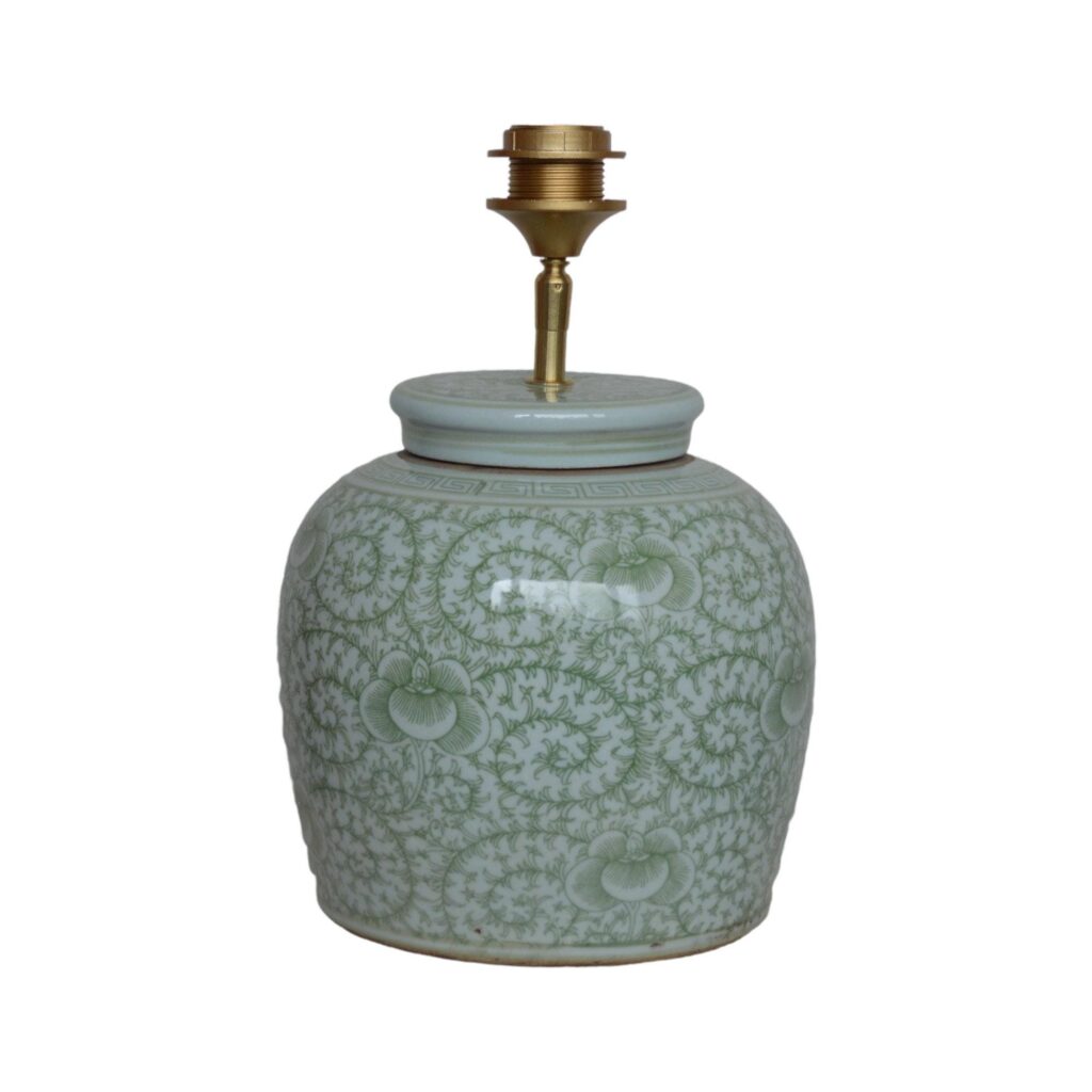 Tafellamp Groot Groen Wit Gemberpot Lamp, Chinees keramiek met handbeschilderd landschap en messing afwerking, unieke lampenvoet | Lauren S