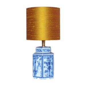 Kleine Tafellamp blauw wit Lamp Chinees porselein met zijden lampenkap in oker goud, voor nachtkastje of op plank | Lauren S Verlichting