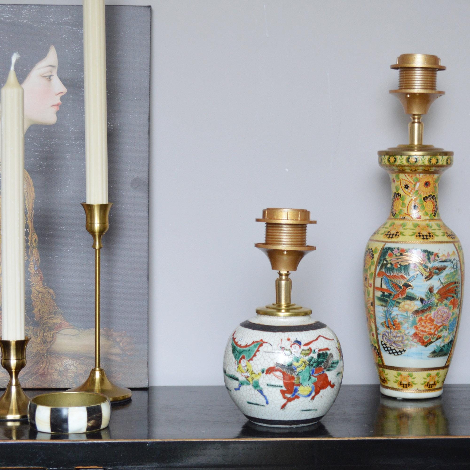 Kleine Tafellamp gemberpot Lamp Chinees porselein met zijden lampenkap in oker goud, voor nachtkastje of op plank | Lauren S Verlichting