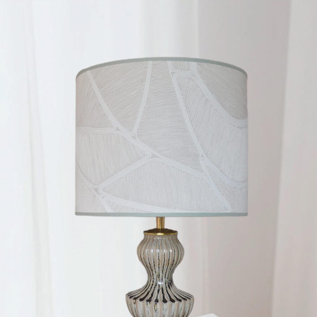 Lampenkap Crème Beige Spiral textuur, Licht sage Groene Bies en Gouden Binnenkant, Designer style voor staande lamp of hanglamp | Lauren S