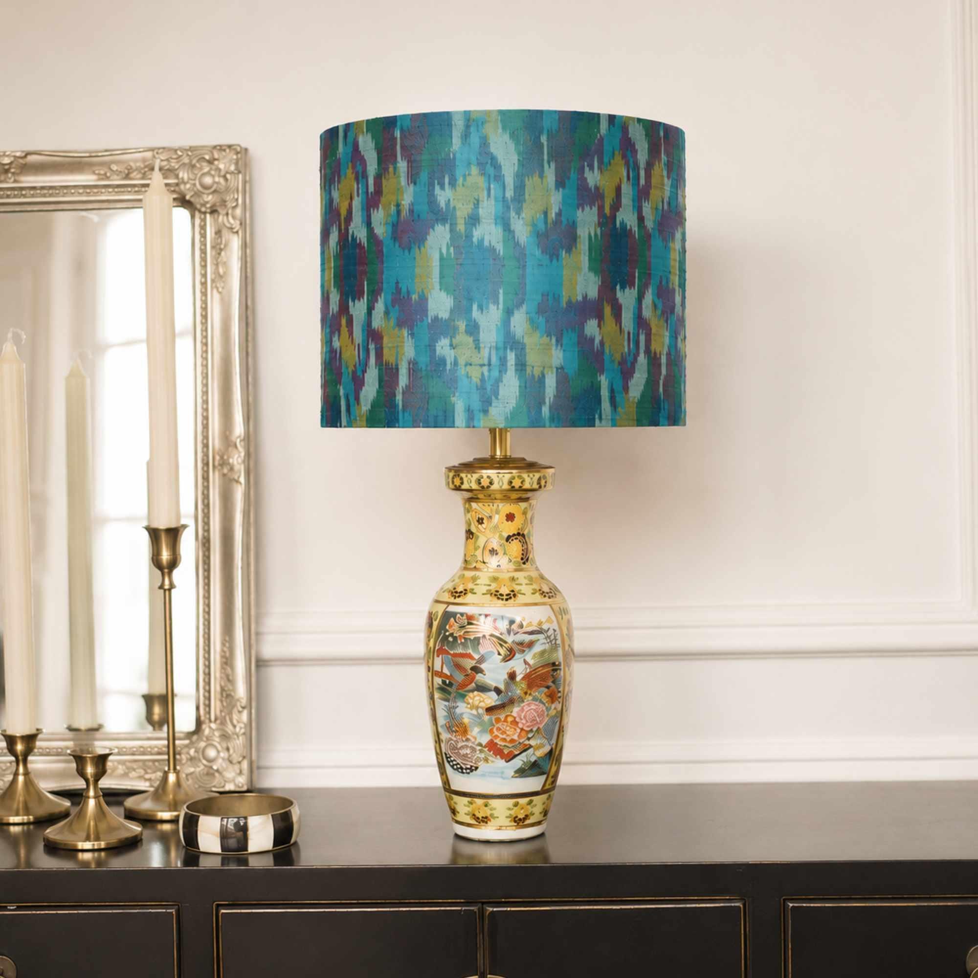 Lampenvoet oker geel Chinoiserie, Aziatische Tafellamp handgemaakte Eclectische verlichting, Lamp porselein met messing Luxe woondecoratie