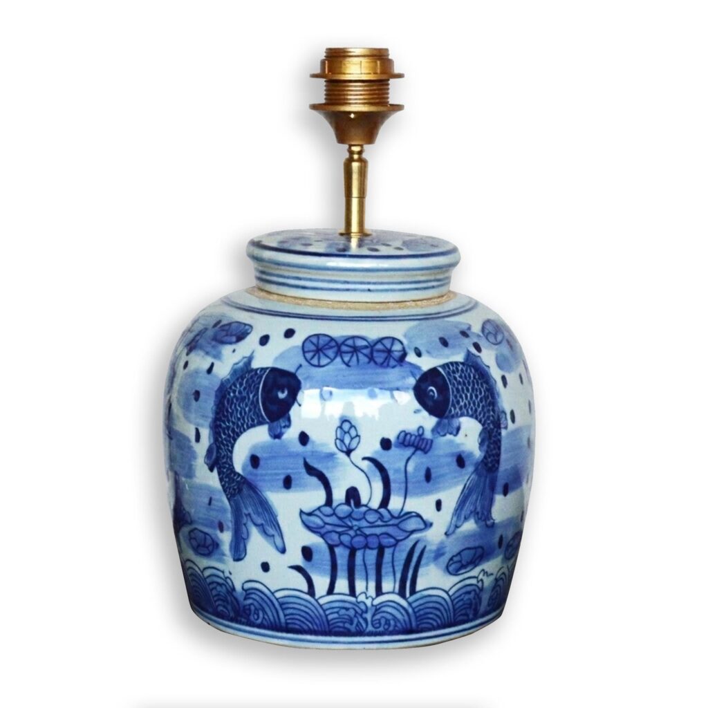 Lampenvoet keramiek blauw wit, Gemberpot Lamp Chinees porselein, Aziatische Tafellamp klassiek Europees interieur | Dancing Koi Fish no. 4